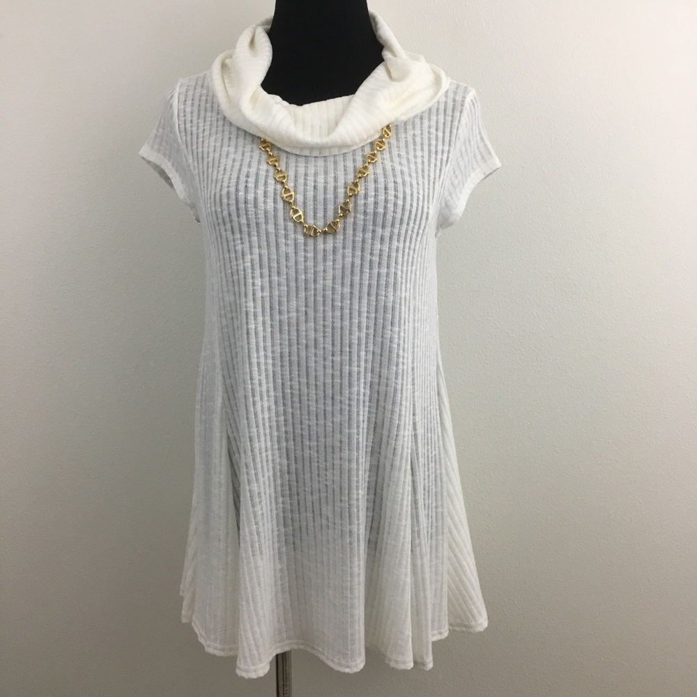 🔴 White Tunic Cowl-neck Top